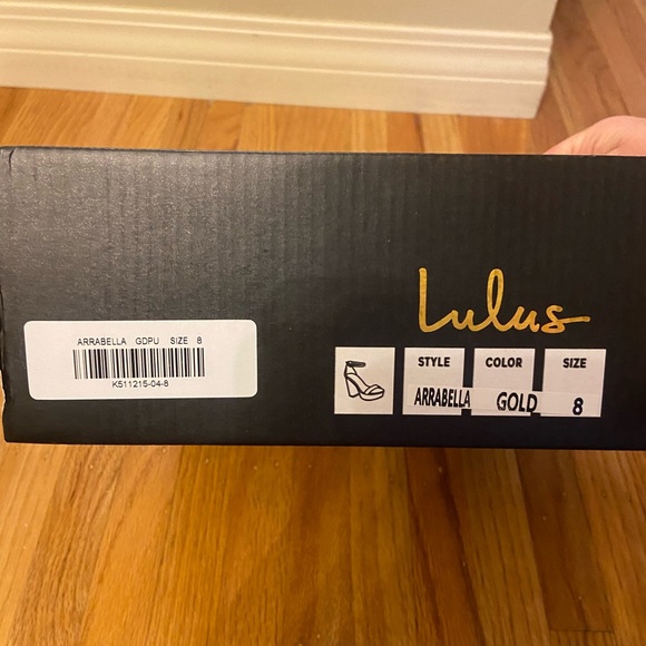 Lulu's Gold Arrabella Platform Pumps - Picture 4 of 4